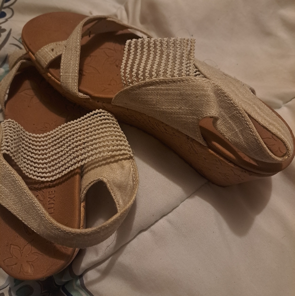 Sketchers Heel Shoes